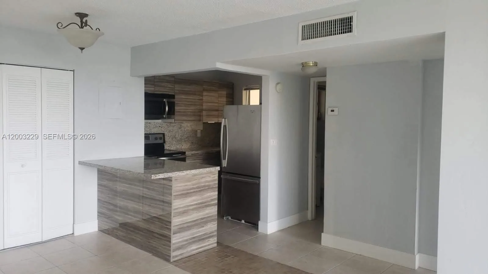 8840 Fontainebleau Blvd # 402, Miami, FL 33172 photo 2