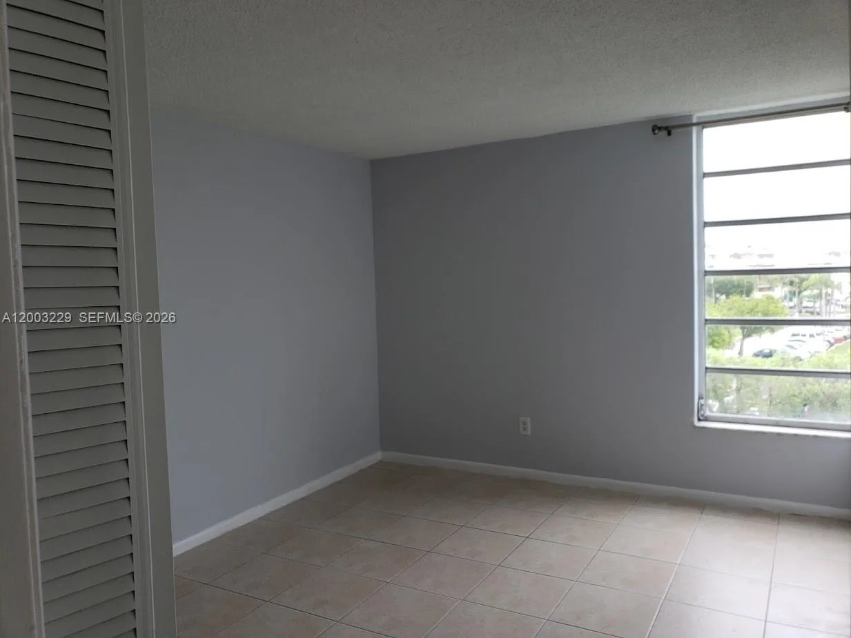 8840 Fontainebleau Blvd # 402, Miami, FL 33172 photo 4