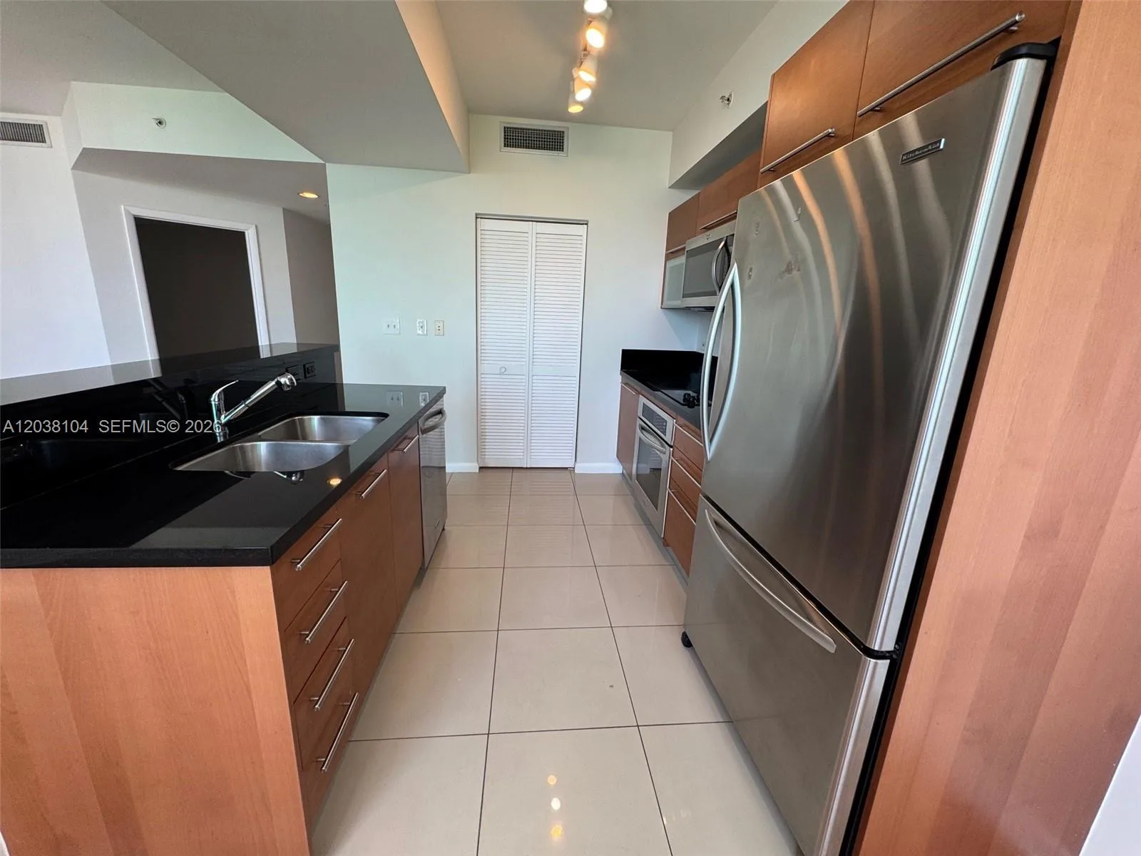 244 BISCAYNE BL # 702, Miami, FL 33132