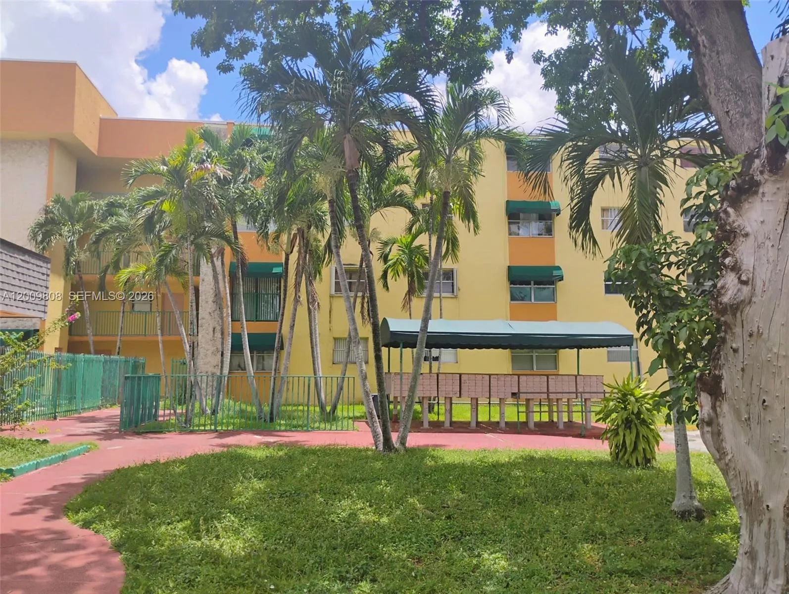 606 W 81st St # 309, Hialeah, FL 33014