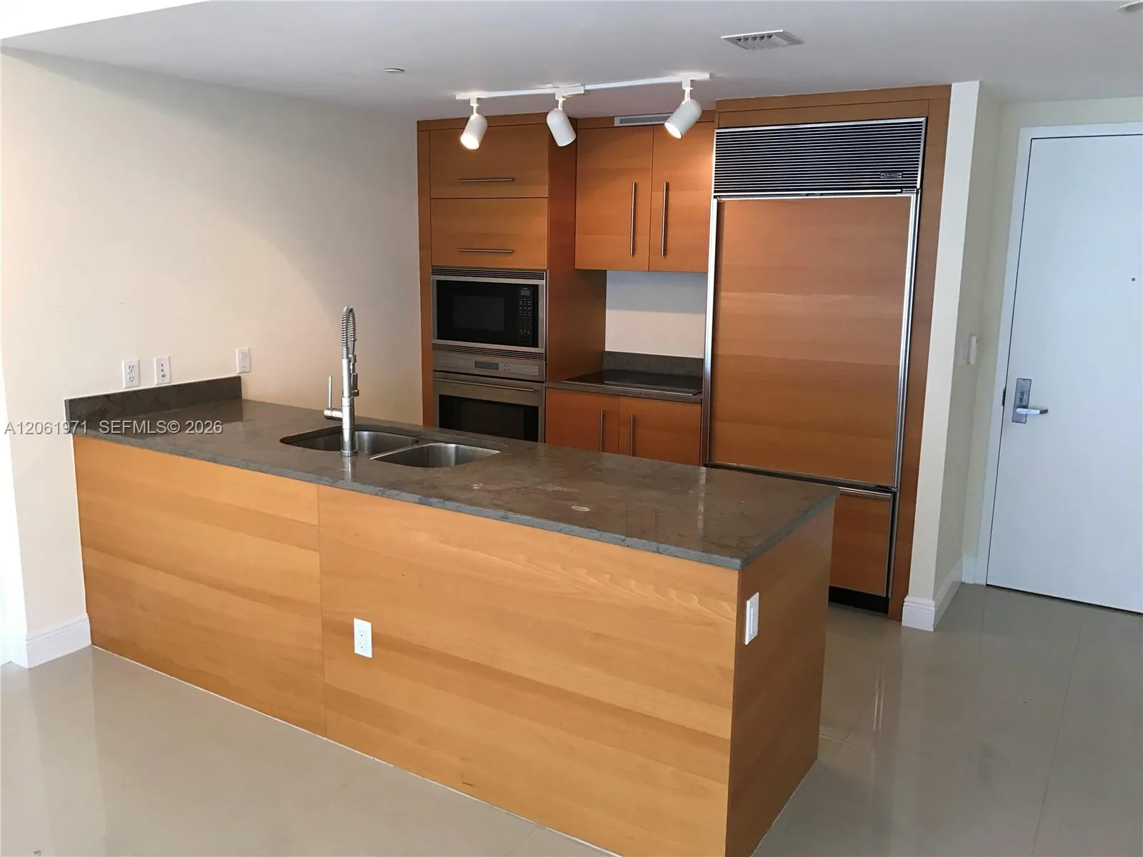 475 Brickell Ave # 2411, Miami, FL 33131 photo 2