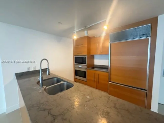 475 Brickell Ave # 2411, Miami, FL 33131 photo 3