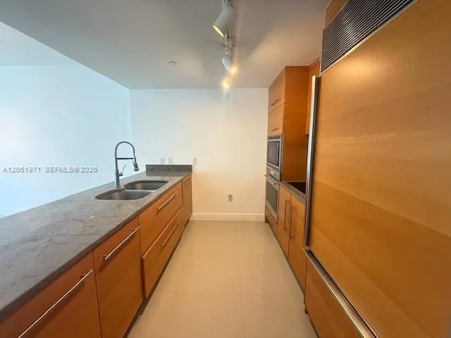 475 Brickell Ave # 2411, Miami, FL 33131 photo 4
