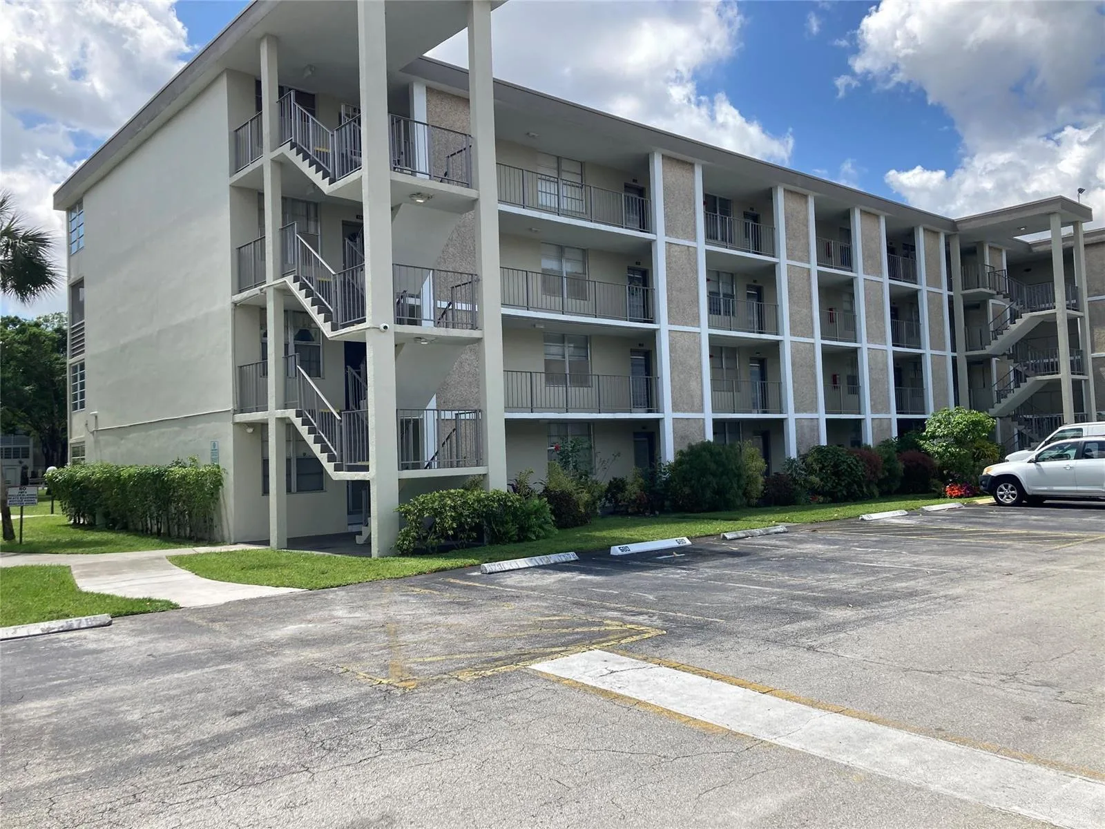 2998 NW 48th Terrace # 332, Lauderdale Lakes, FL 33313
