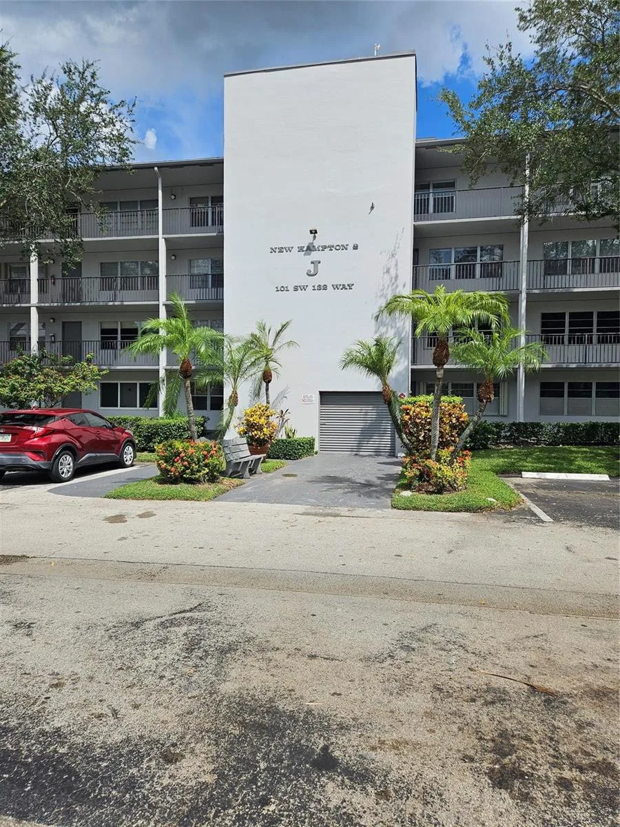 101 SW 132 Way # 218, Pembroke Pines, FL 33027