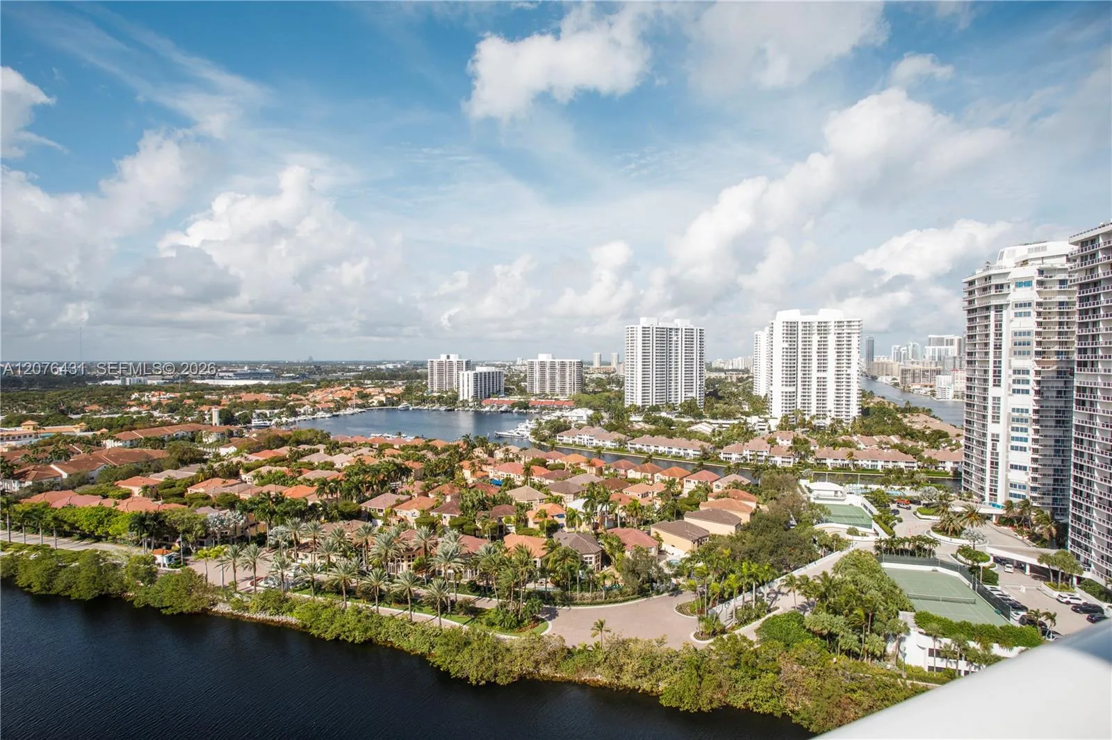 20505 E Country Club Dr # PH-39, Aventura, FL 33180