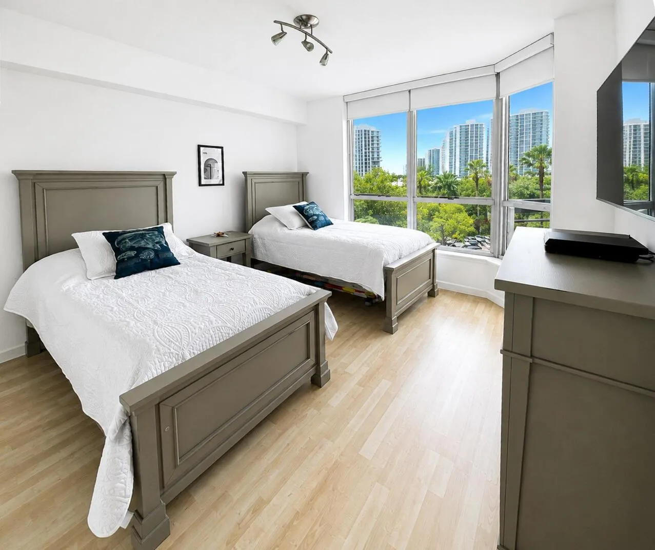 3600 MYSTIC POINTE Drive # 608, Aventura, FL 33180 photo 8
