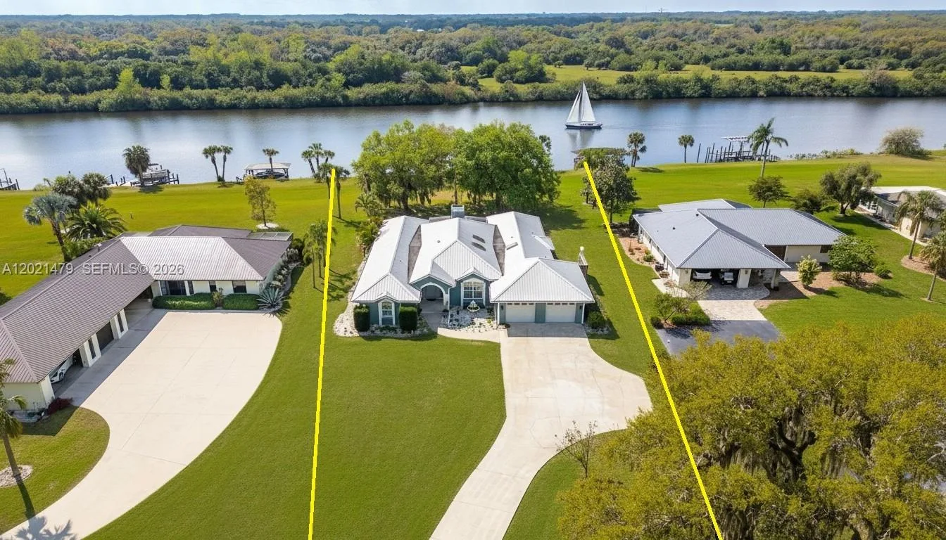 1261 RIVERBEND DR, Other City - In The State Of Florida, FL 33935
