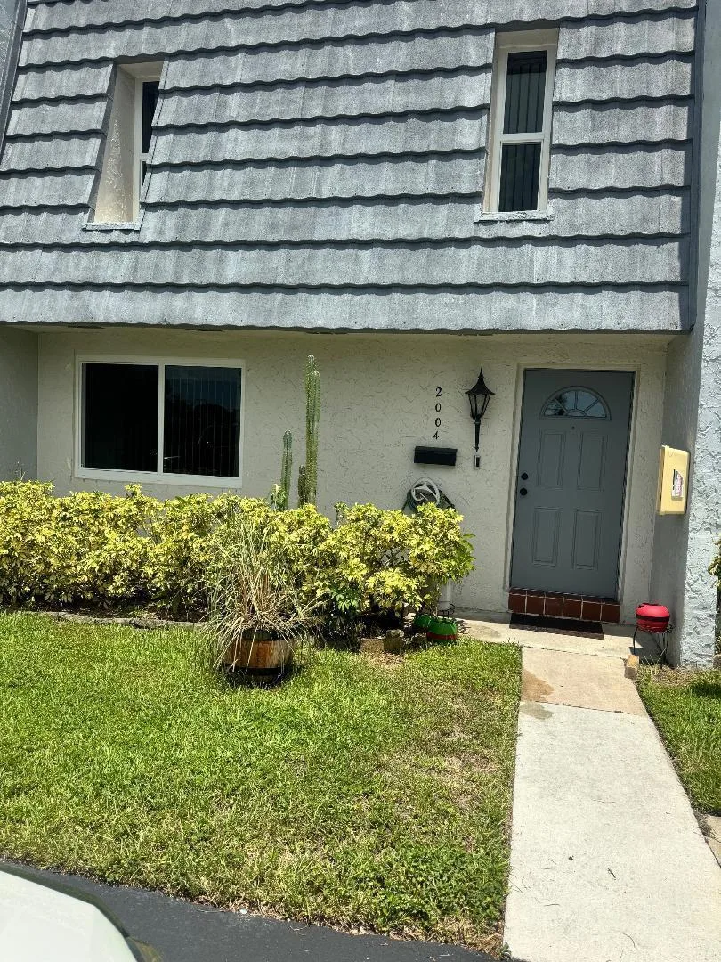 2004 NW 38th Terrace # 803, Lauderdale Lakes, FL 33311