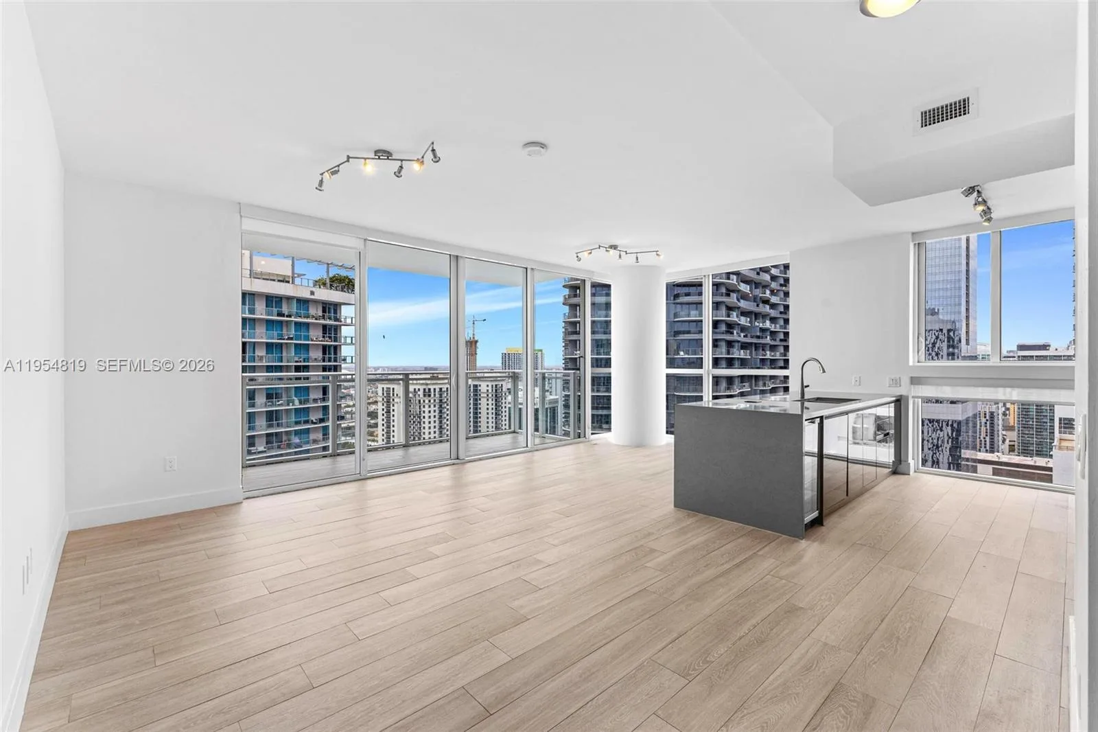 1080 Brickell Ave # 3909, Miami, FL 33131 photo 2