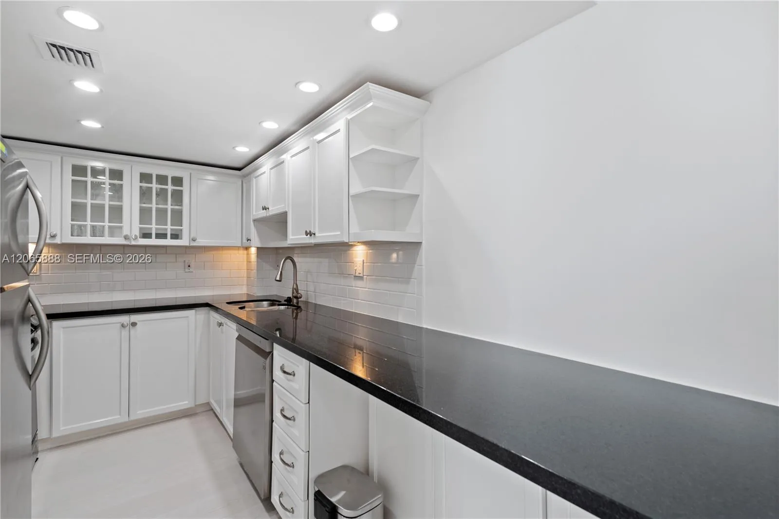 1621 Collins Ave # 908, Miami Beach, FL 33139 photo 9