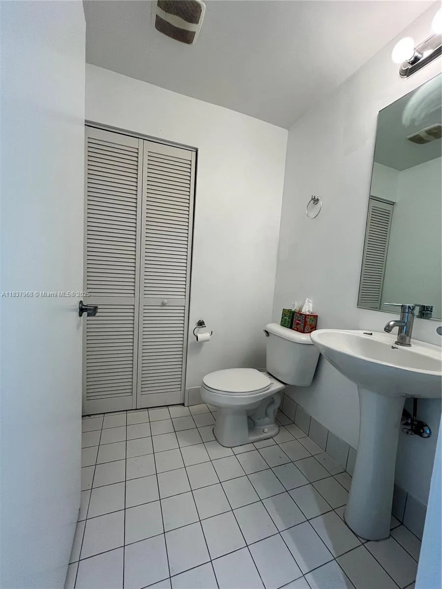 888 Biscayne Blvd # 3403, Miami, FL 33132 photo 10