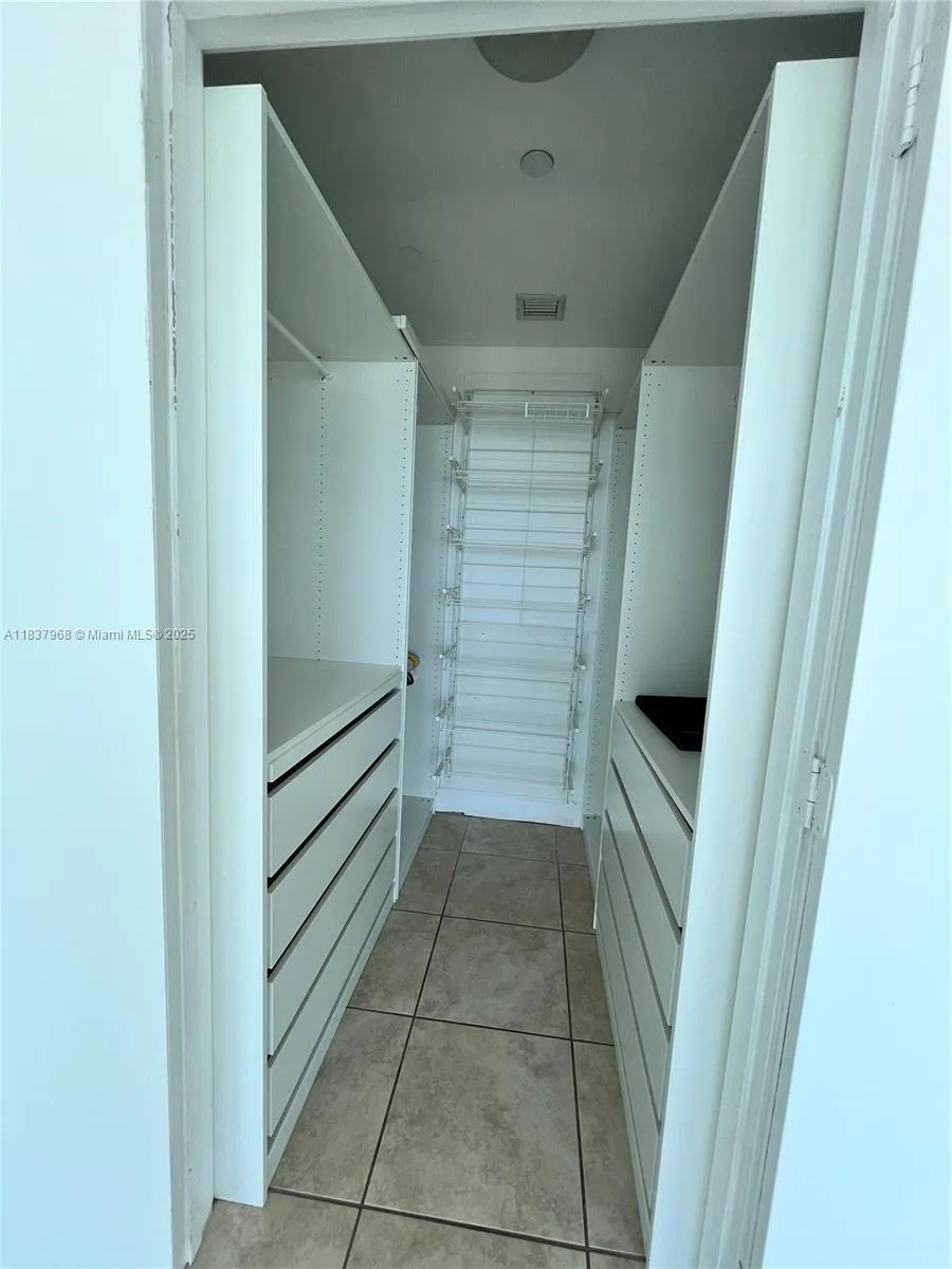 888 Biscayne Blvd # 3403, Miami, FL 33132 photo 5