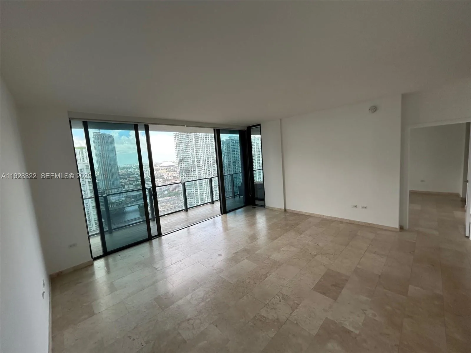 68 SE 6th St # 3008, Miami, FL 33131 photo 7