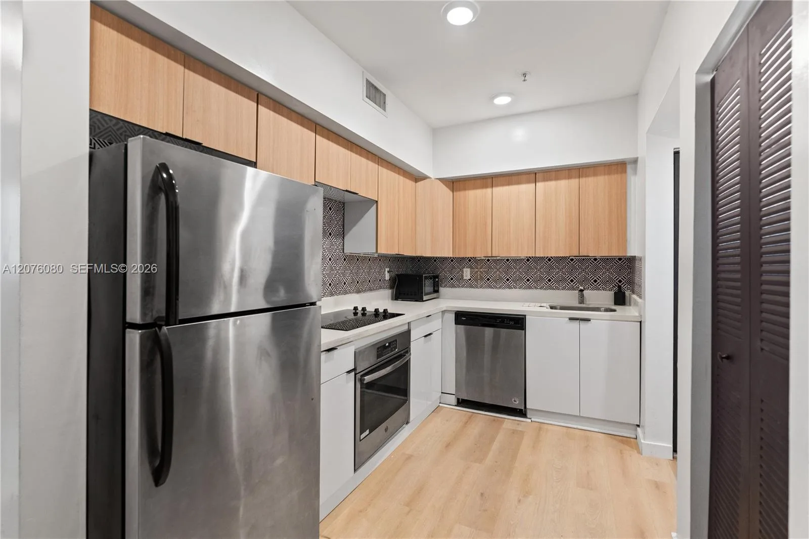 810 7th St # 102, Miami Beach, FL 33139 photo 2
