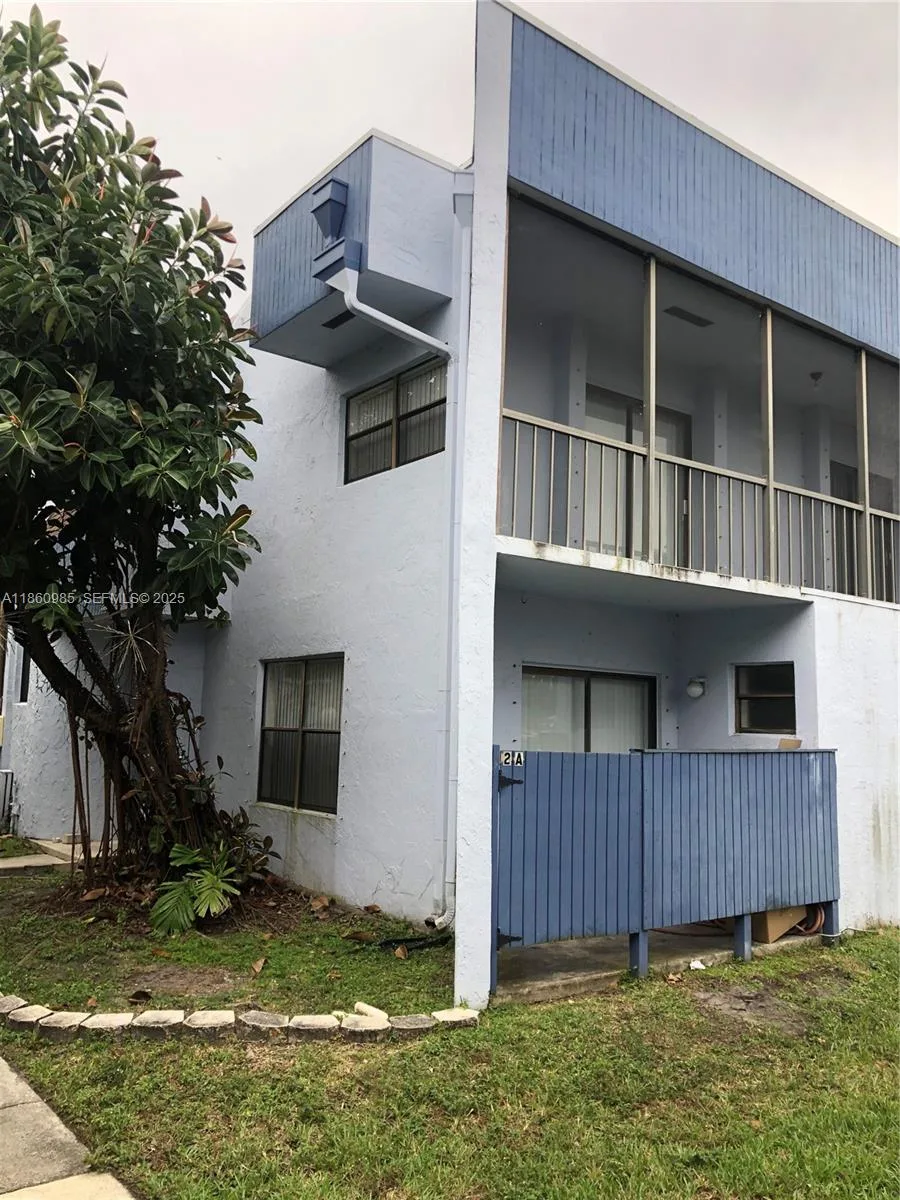 2800 S University Dr # 2A, Davie, FL 33328