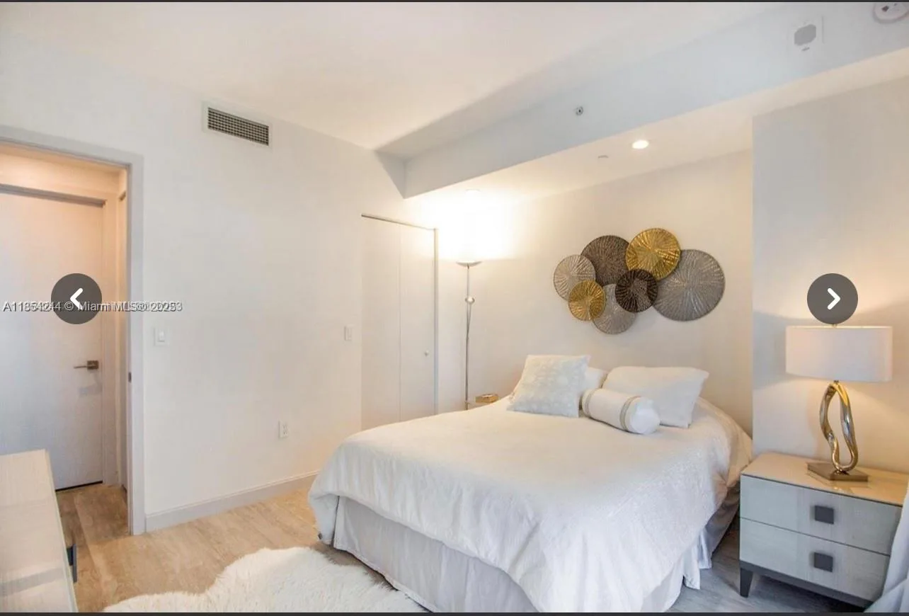 55 SW 9th St # 3802, Miami, FL 33130 photo 2