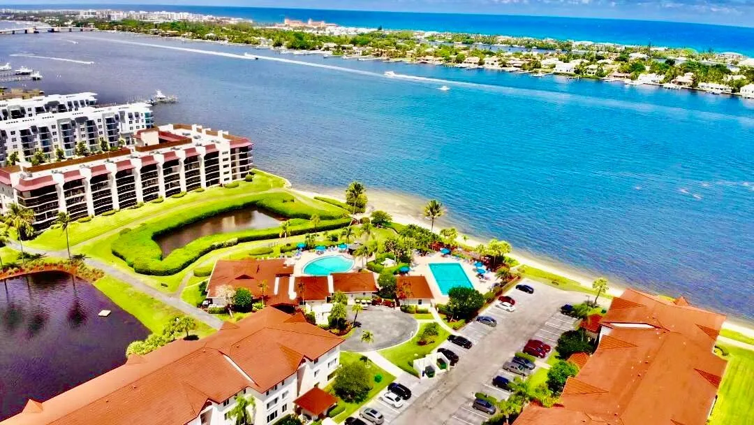 7030 Half Moon Circle # 121, Hypoluxo, FL 33462