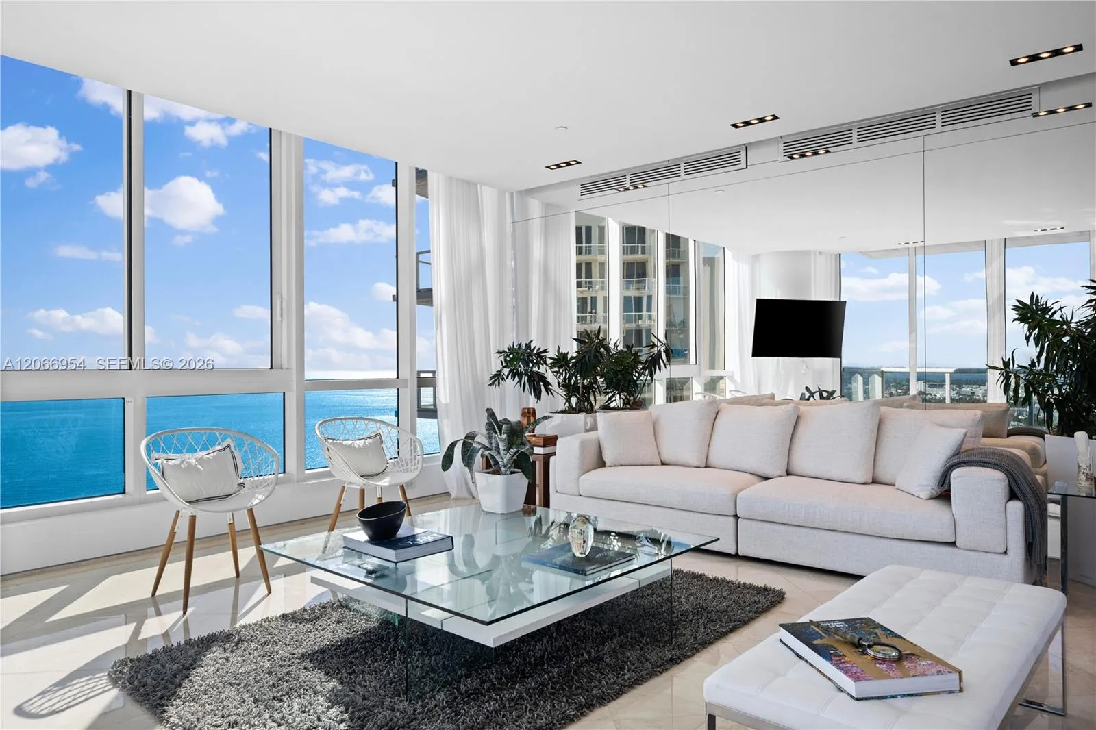 100 S Pointe Dr # 3207, Miami Beach, FL 33139 photo 2