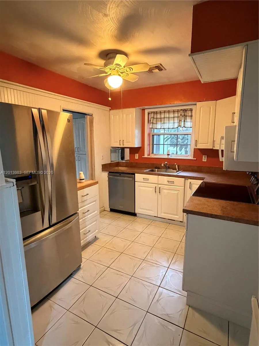 371 SW 67th Ter, Pembroke Pines, FL 33023 photo 3