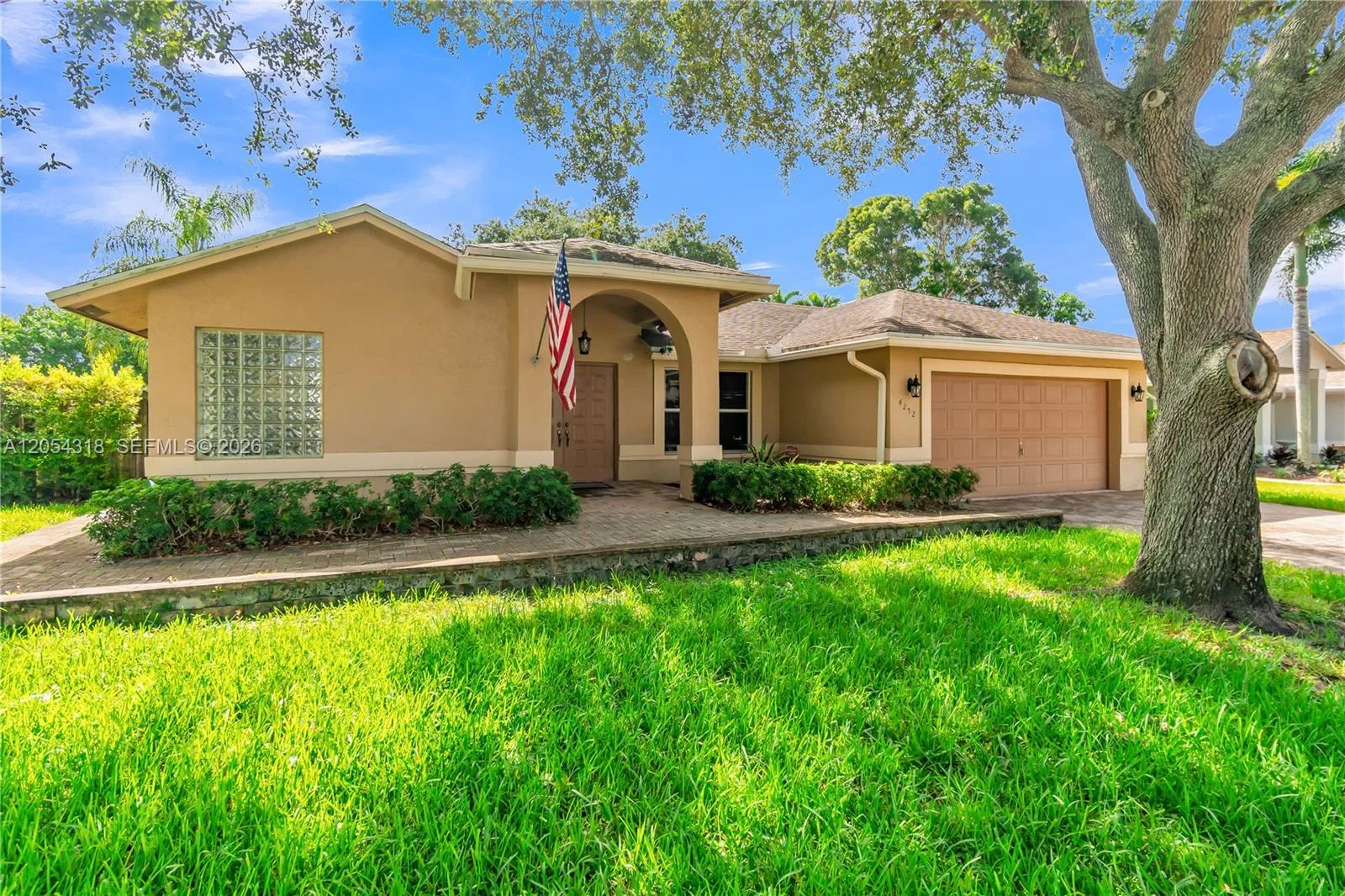 4252 SW 78th Dr, Davie, FL 33328 photo 2