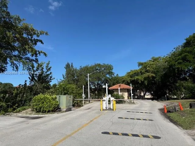 6101 N Falls Circle Dr # 312, Lauderhill, FL 33319