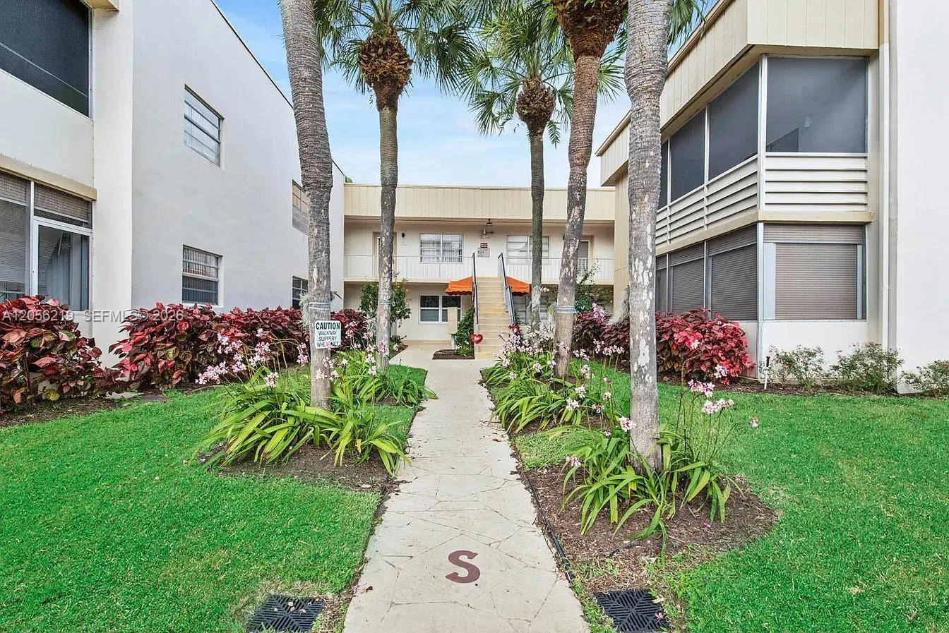899 S Normandy # 899, Delray Beach, FL 33484 photo 2