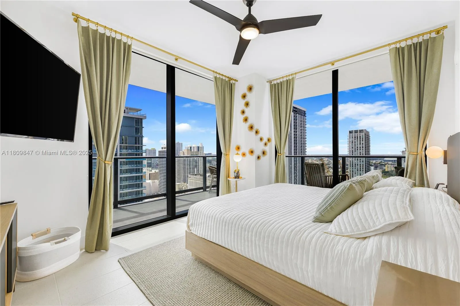 159 NE 6th St # 3005, Miami, FL 33132 photo 6