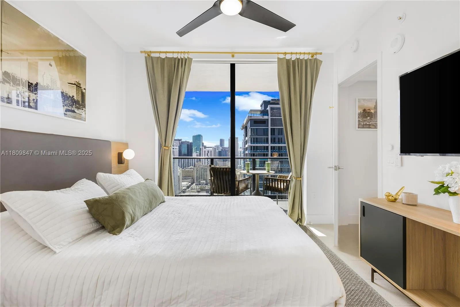 159 NE 6th St # 3005, Miami, FL 33132 photo 9