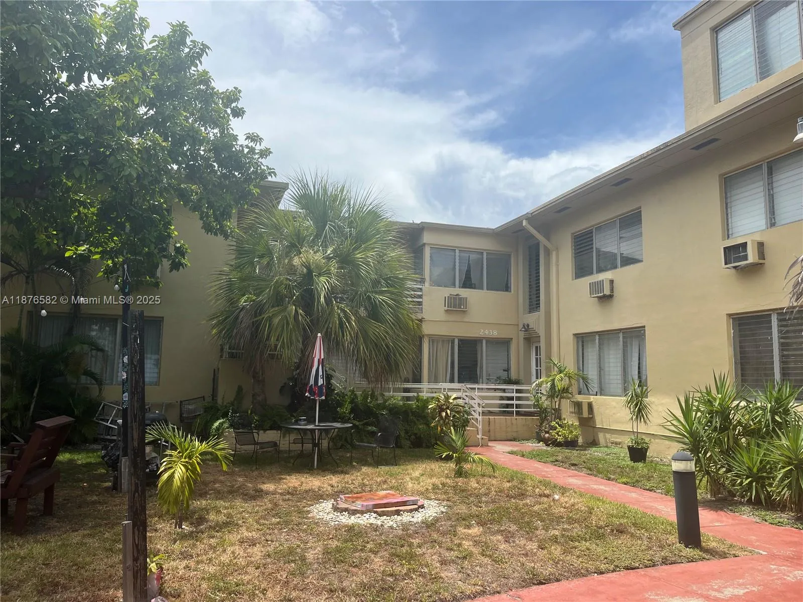 2436 Flamingo Dr, Miami Beach, FL 33140 photo 2