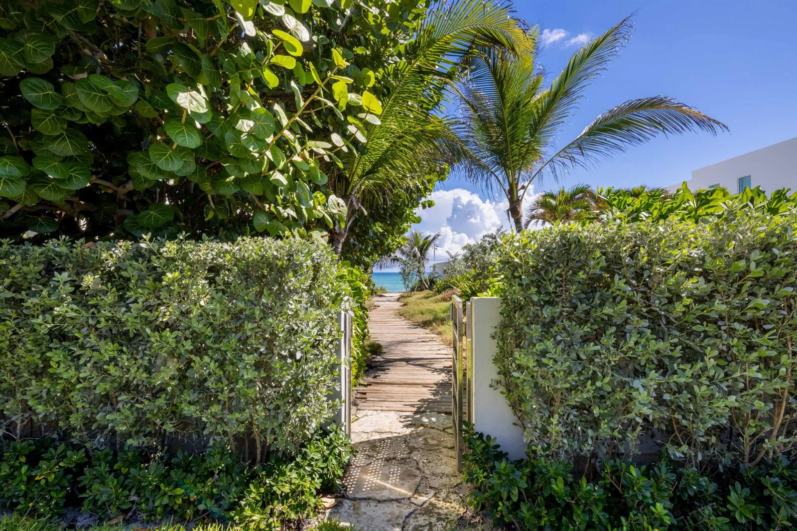 1048 S Ocean Boulevard, Palm Beach, FL 33480 photo 2