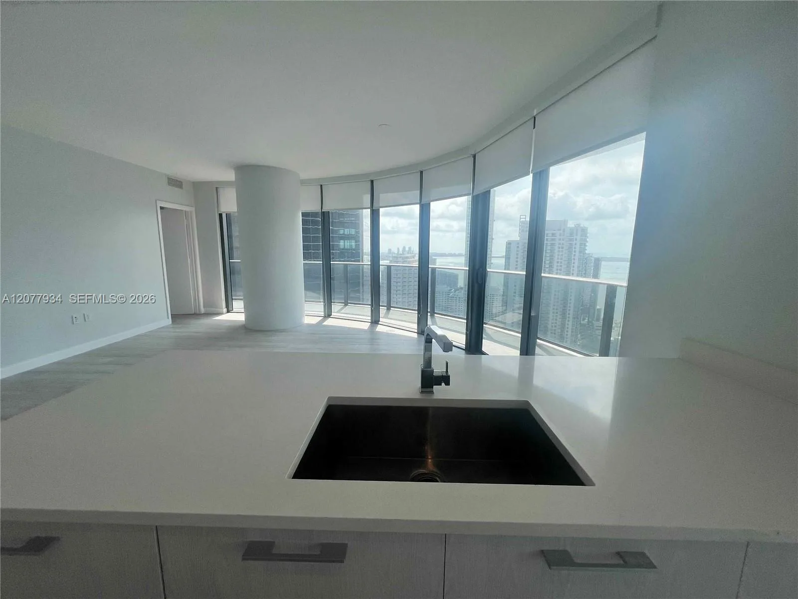 45 SW 9th St # 3703, Miami, FL 33130 photo 2