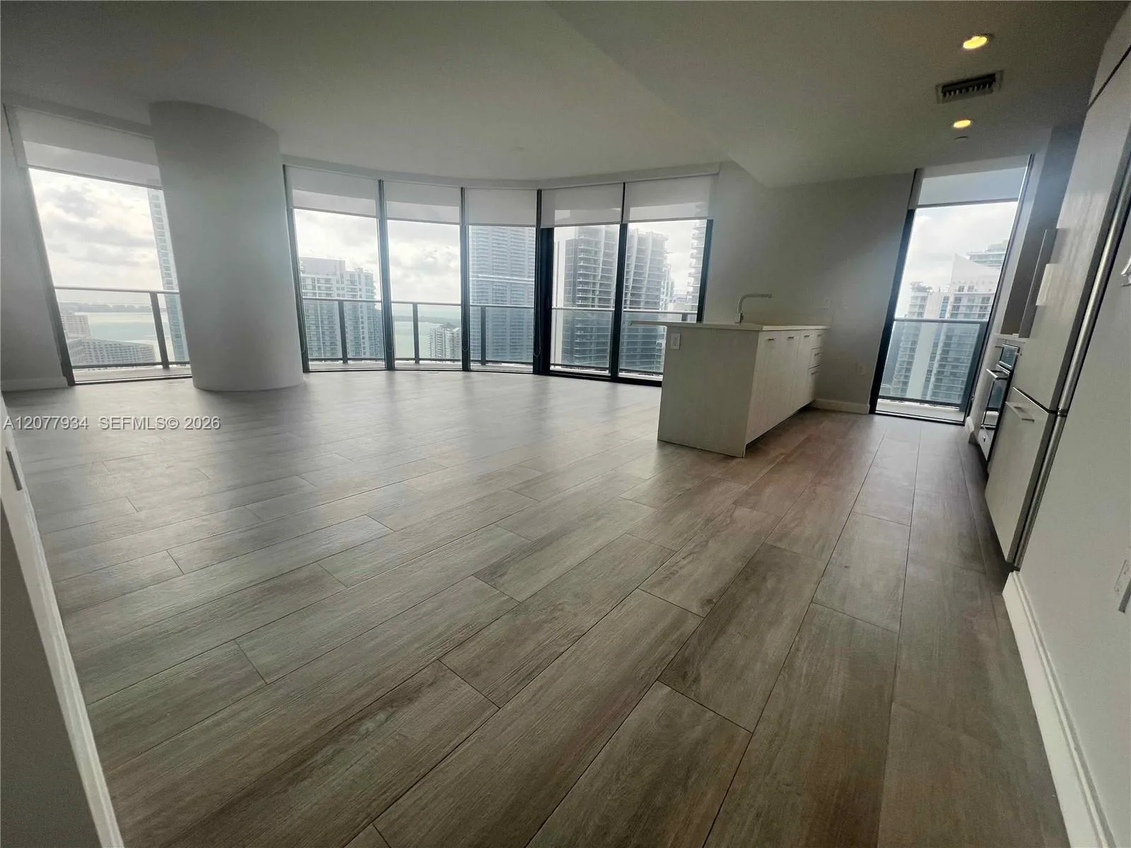 45 SW 9th St # 3703, Miami, FL 33130 photo 3