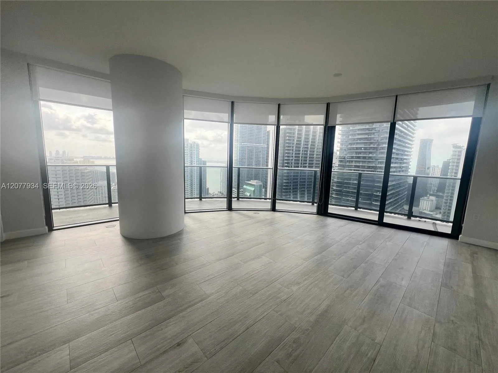 45 SW 9th St # 3703, Miami, FL 33130 photo 4