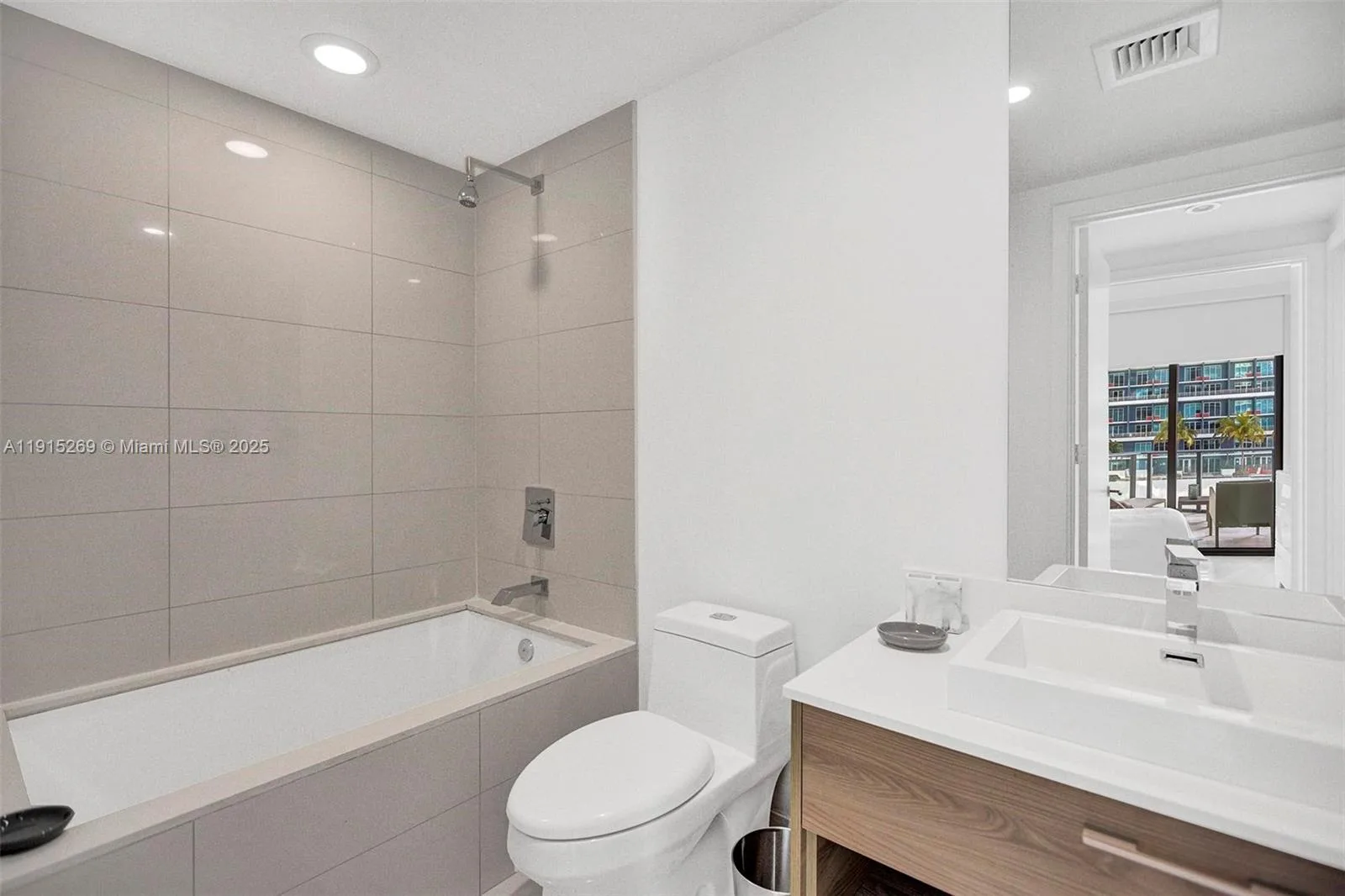 1300 S Miami Ave # 1407, Miami, FL 33130 photo 7