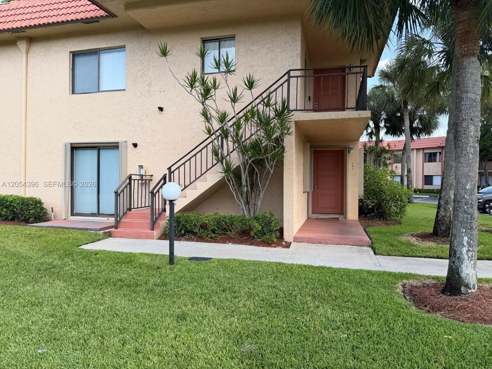 178 Lakeview Dr # 101, Weston, FL 33326