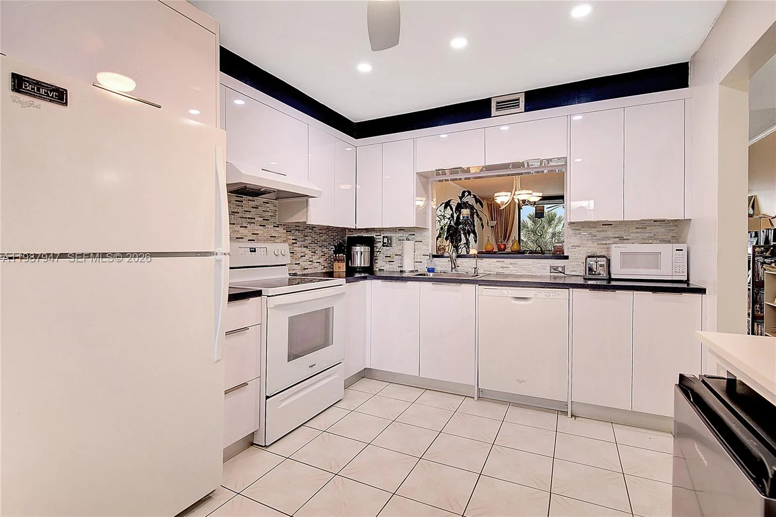 1100 Colony Point Cir # 302, Pembroke Pines, FL 33026 photo 2