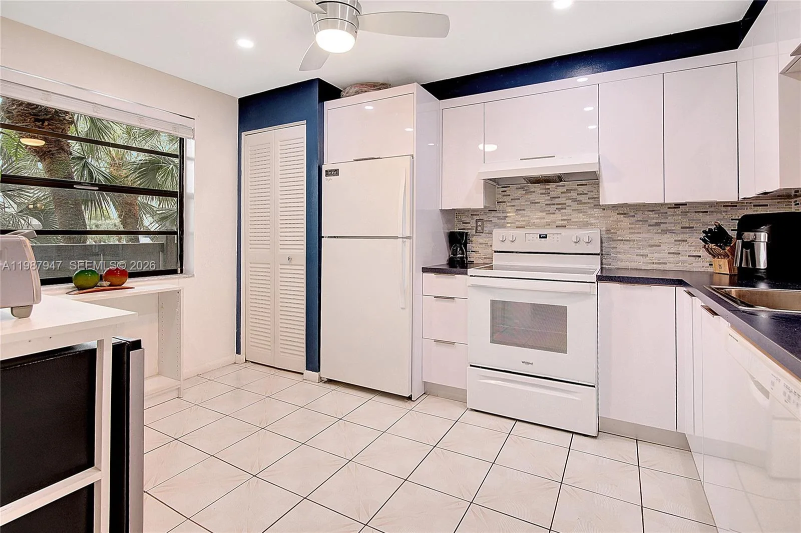 1100 Colony Point Cir # 302, Pembroke Pines, FL 33026 photo 8