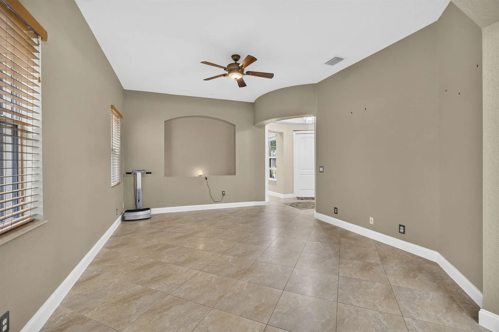 742 Cresta Circle, West Palm Beach, FL 33413 photo 9