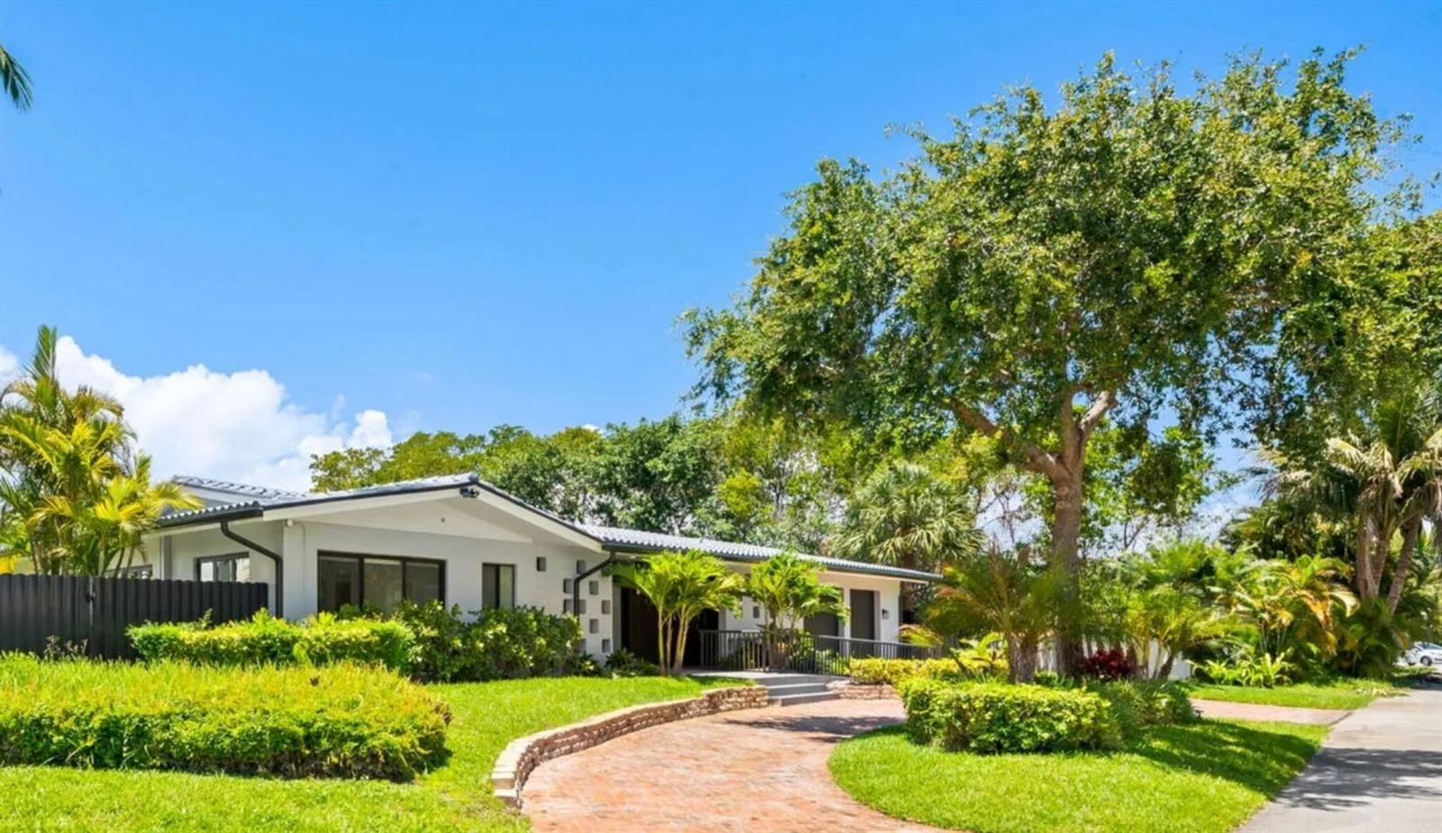 2811 NE 53rd Court, Lighthouse Point, FL 33064