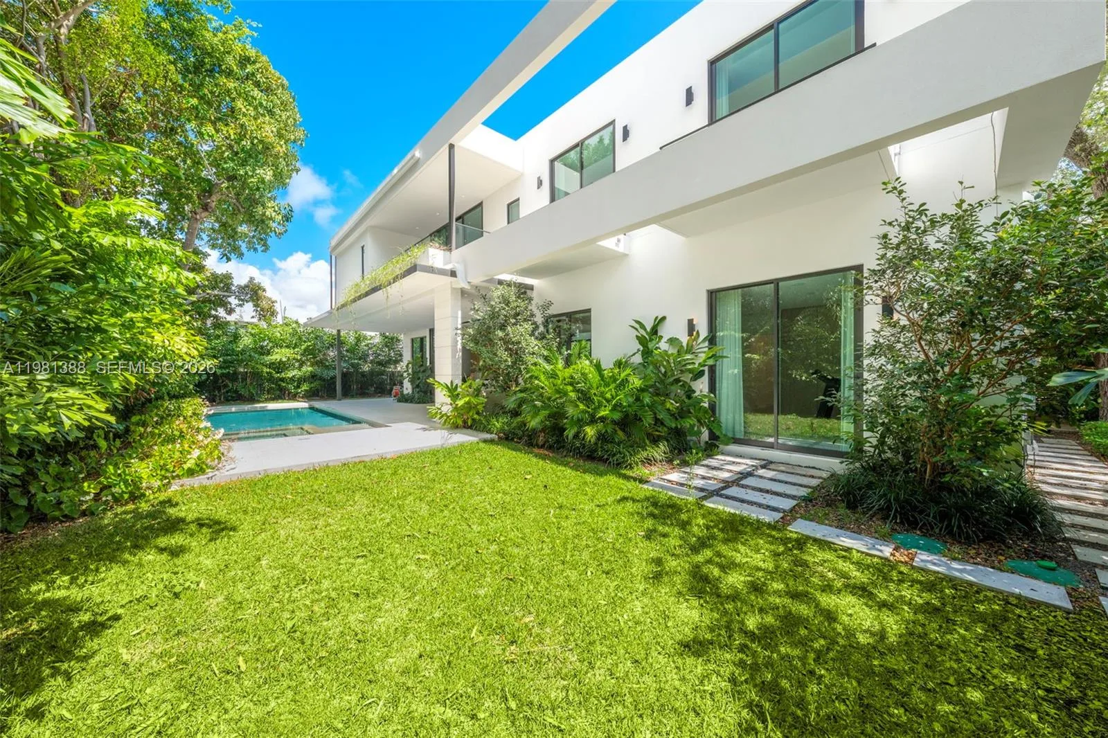 7700 SW 50th Ct, Miami, FL 33143 photo 2