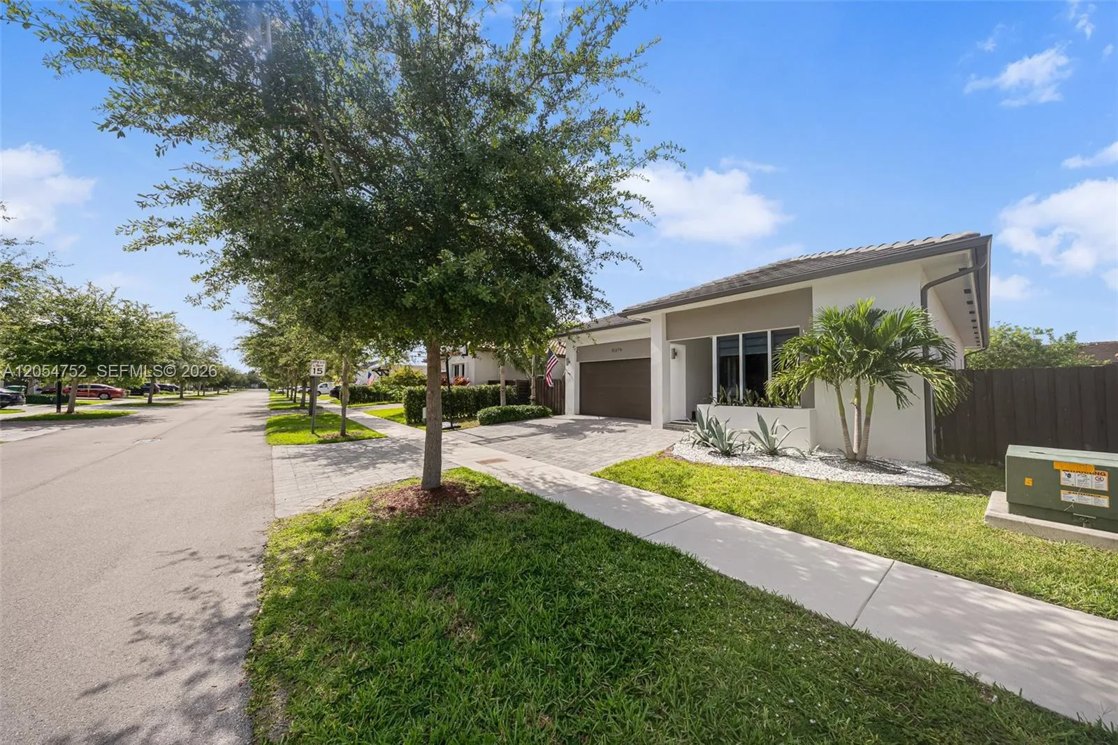 15274 SW 176th Ln, Miami, FL 33187 photo 2