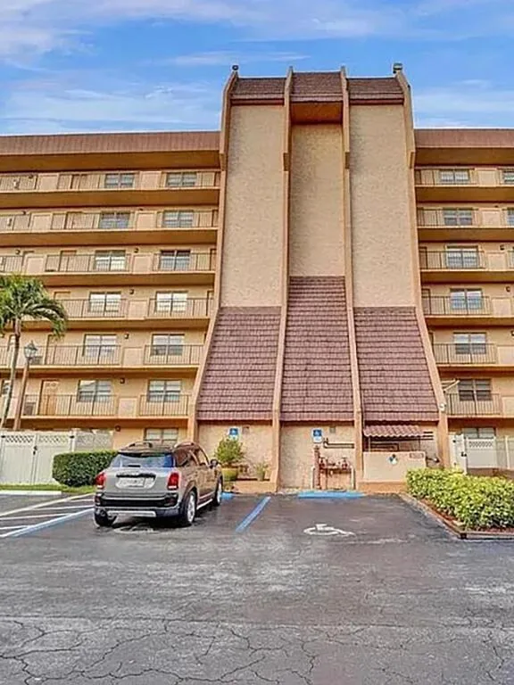 3001 W ROLLING HILLS Circle # 709, Davie, FL 33328 photo 10