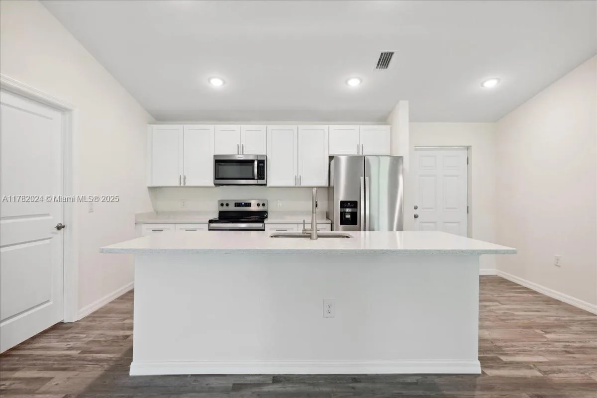 1813 NW 16th TER, Cape Coral, FL 33993 photo 4