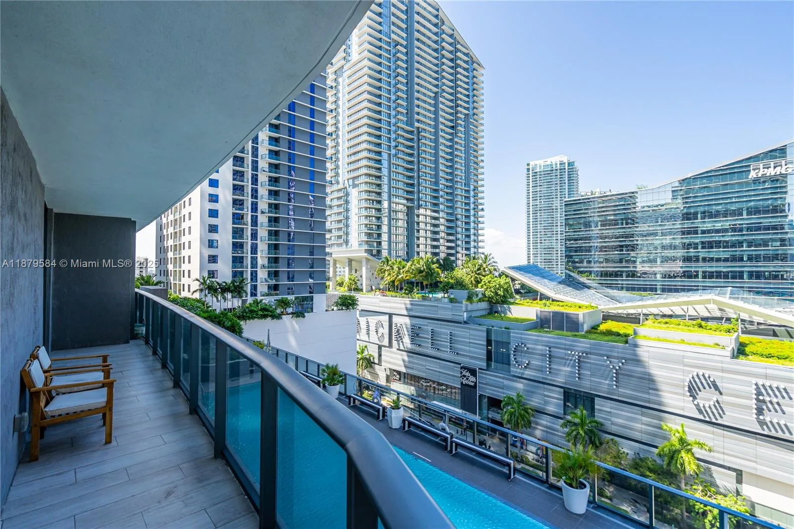 45 SW 9th St # 1001, Miami, FL 33130 photo 2