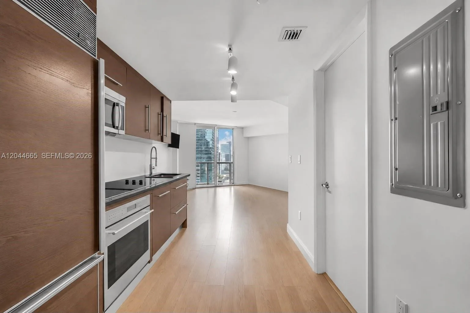 475 Brickell Ave # 2508, Miami, FL 33131