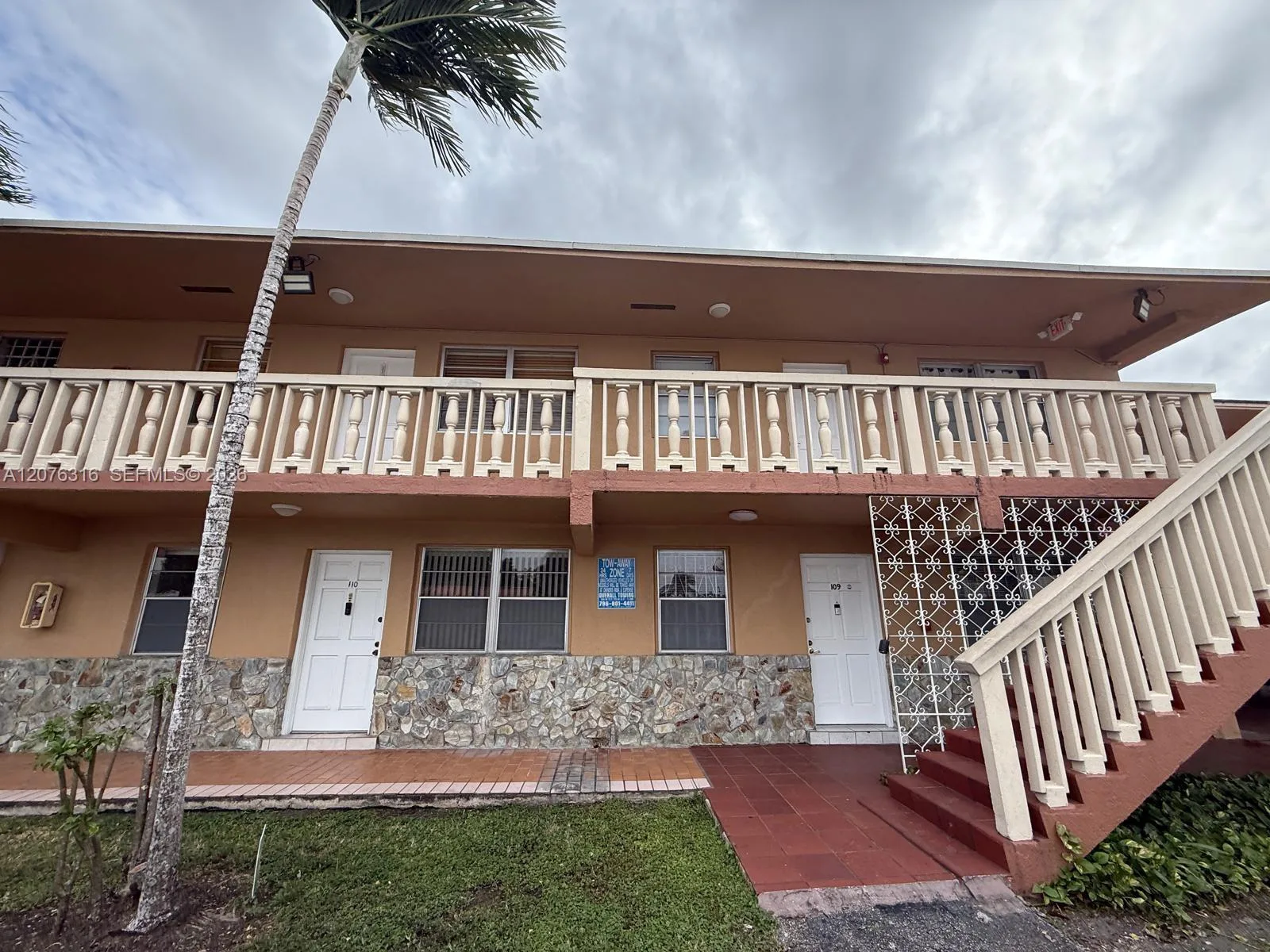 1154 W 35th St # 223, Hialeah, FL 33012