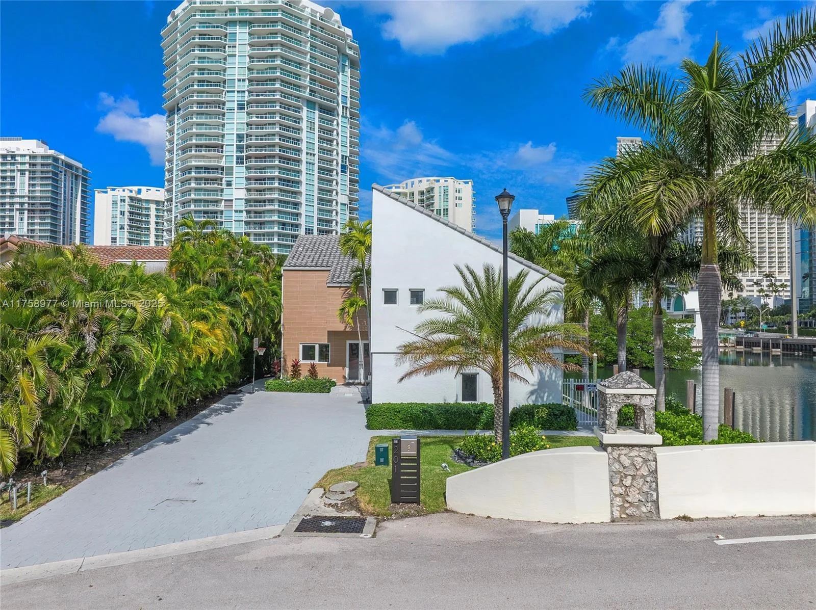 201 Atlantic Ave, Sunny Isles Beach, FL 33160
