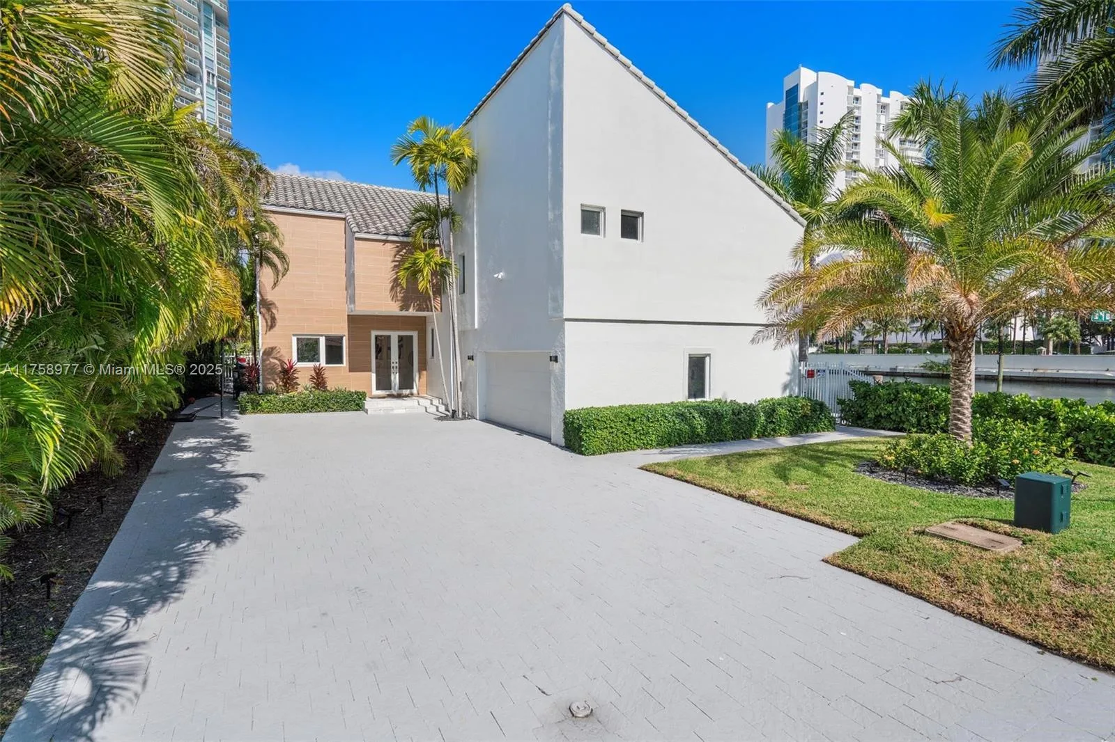 201 Atlantic Ave, Sunny Isles Beach, FL 33160 photo 2