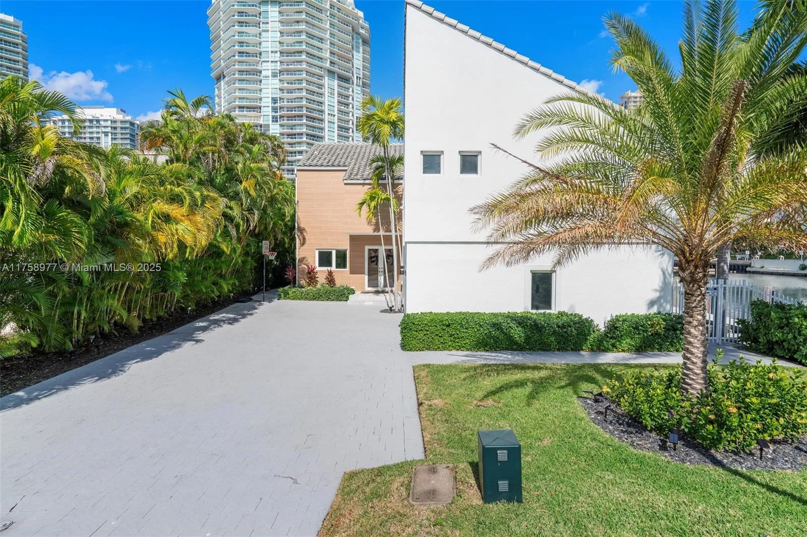 201 Atlantic Ave, Sunny Isles Beach, FL 33160 photo 3
